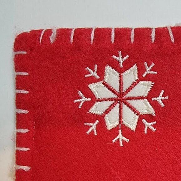 Red and White Embroidered Reindeer Placements (Pottery Barn?) Set of 4 - Picture 6 of 6